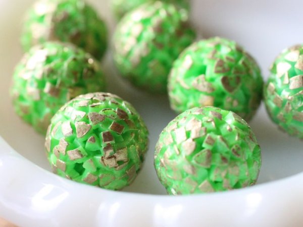 画像6: ドイツヴィンテージのルーサイトビーズ【モザイク　グリーン＆ゴールド】18mm (6)