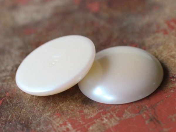 画像3: ジャパンヴィンテージ・パールカボション【ラウンド薄め22ｍｍ】　2個 (3)