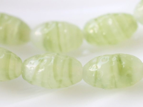 画像5: ジャパンヴィンテージ・ガラスビーズ【TEA GREEN】オブロングバロック13mm 約55粒(70センチ強) (5)