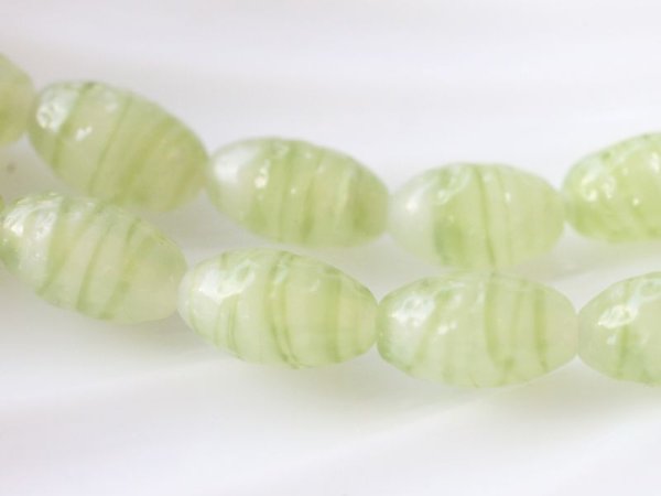 画像6: ジャパンヴィンテージ・ガラスビーズ【TEA GREEN】オブロングバロック13mm 約55粒(70センチ強) (6)