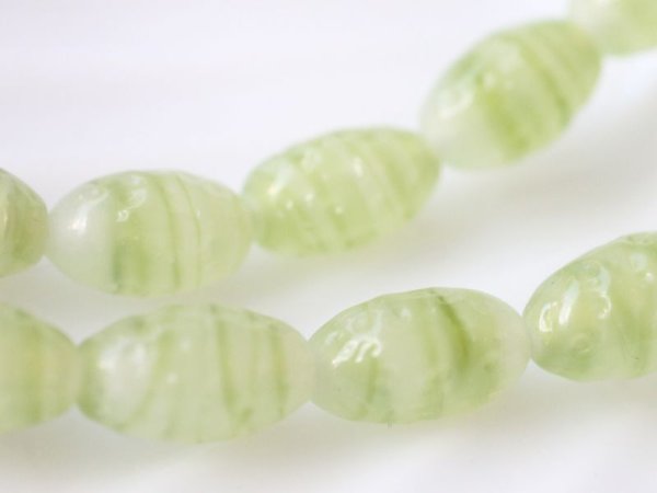 画像7: ジャパンヴィンテージ・ガラスビーズ【TEA GREEN】オブロングバロック13mm 約55粒(70センチ強) (7)