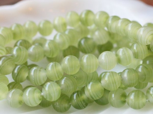 画像3: ジャパンヴィンテージ・ガラスビーズ【TEA GREEN】ラウンド8mm　約95粒(70センチ強） (3)