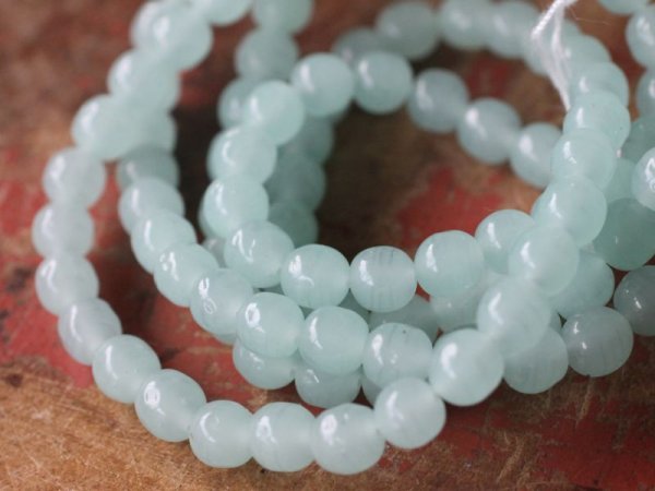 画像5: ジャパンヴィンテージ・ガラスビーズ【エメラルドグリーン】バロック6mm　約120粒(70センチ強） (5)