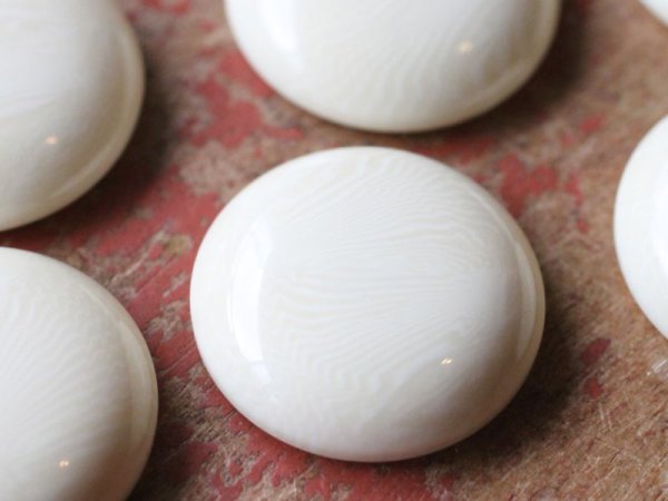 画像2: ジャパンヴィンテージ・カゼインカボション【ラウンド・プレーン】23ミリ　2個　ラクト　　　　 (2)