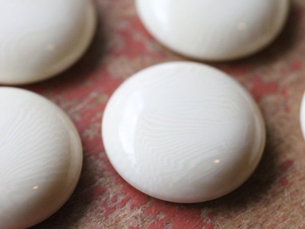 画像3: ジャパンヴィンテージ・カゼインカボション【ラウンド・プレーン】23ミリ　2個　ラクト　　　　 (3)
