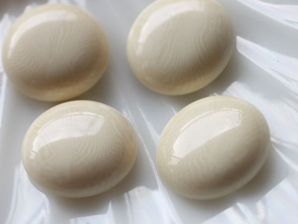 画像7: ジャパンヴィンテージ・カゼインカボション【ラウンド・プレーン】23ミリ　2個　ラクト　　　　 (7)