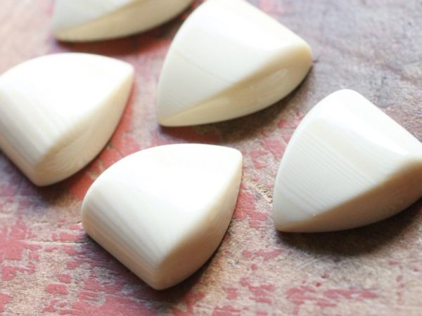 画像4: ジャパンヴィンテージ・カゼインカボション【シールド】2個　ラクト　　　　 (4)