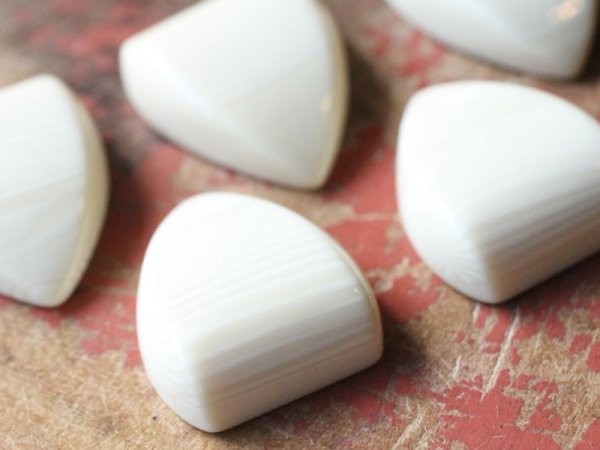 画像5: ジャパンヴィンテージ・カゼインカボション【シールド】2個　ラクト　　　　 (5)