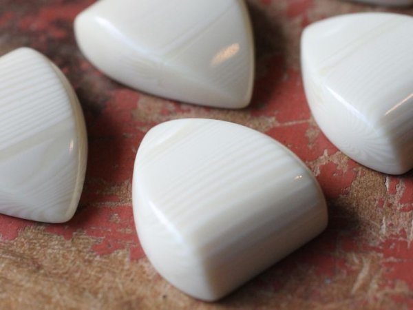 画像6: ジャパンヴィンテージ・カゼインカボション【シールド】2個　ラクト　　　　 (6)