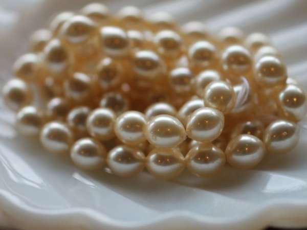 画像2: ジャパンヴィンテージ・ガラスパール【9ミリナツメ・80粒前後】ラスターアイボリー色 (2)