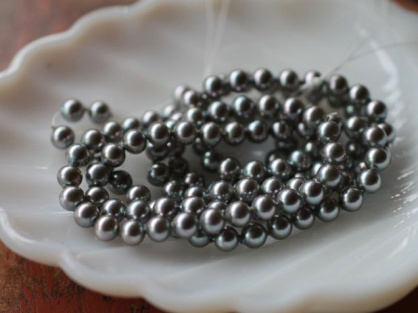 画像3: ジャパンヴィンテージ・ガラスパール【6ミリ・ラウンド・120粒前後】シルバー色 (3)
