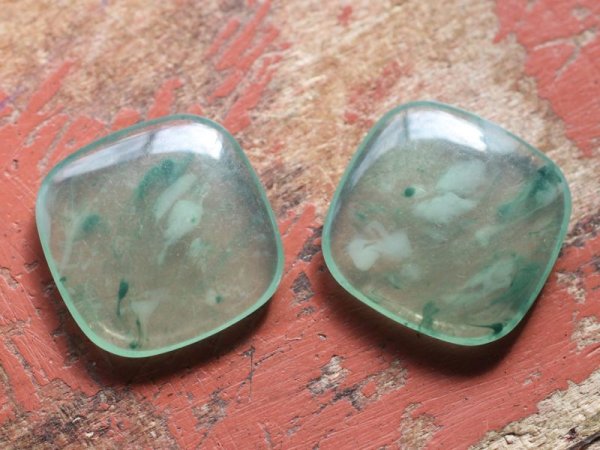 画像2: ジャパンヴィンテージ　ルーサイトのカボション　【グリーン　角丸四角18ミリ】2個 (2)
