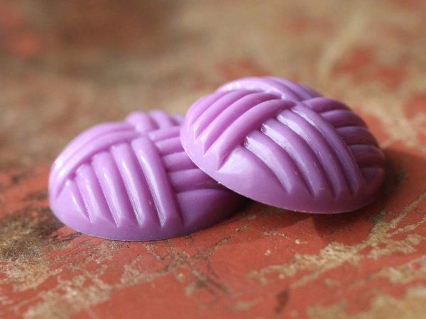 画像3: ドイツヴィンテージのルーサイト系カボション【毛糸玉・パープル　約20ミリ】2個 (3)
