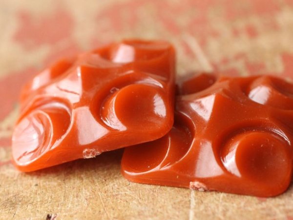 画像2: ドイツヴィンテージのルーサイト系カボション【デコスクエア・ライトブラウン】2個 (2)