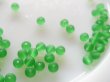 画像1: チェコヴィンテージ 　マットグリーンのラウンドガラスビーズ6mm　50粒 (1)