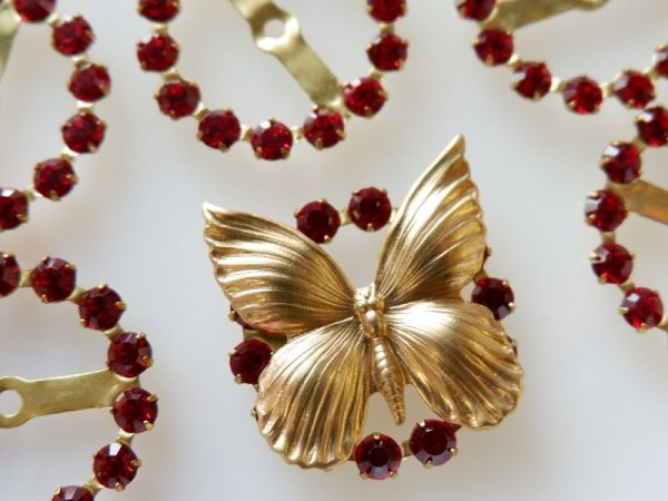 画像2: ヴィンテージスワロフスキーモチーフ・ラージサークル・ルビー27ミリ　2個 (2)