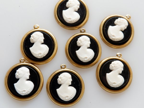 画像2: ドイツヴィンテージ　セッティング付きカメオ　22ミリ　2個 (2)