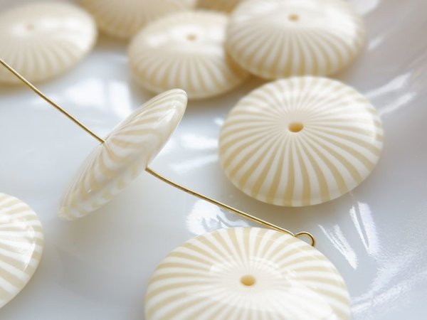 画像4: ヴィンテージ　ルーサイト系　アイボリーストライプ・ラージソーサービーズ　1個 (4)