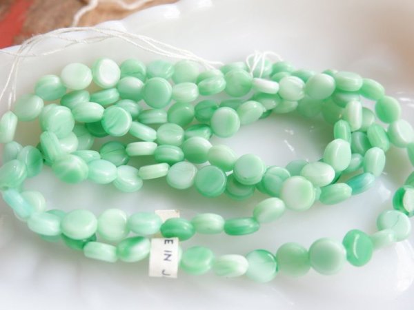 画像5: チェリーブランド　ジャパンヴィンテージ・コインビーズ【グリーンマーブル】8ミリ　115粒 (5)