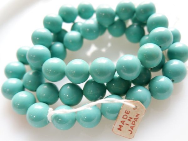 画像2: ジャパンヴィンテージ　ターコイズグリーン色のラウンドビーズ　直径約9-10mm 48粒 (2)