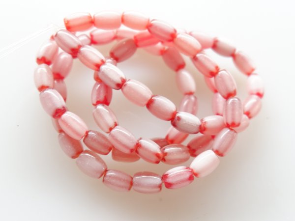 画像3: ヴィンテージ 　シェブロン風ガラスビーズ【レッド縦長6.5ミリ】65粒 (3)