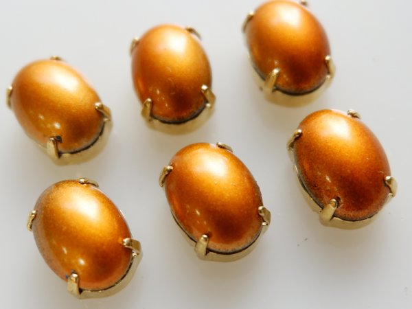 画像1: ドイツヴィンテージ・ガラスカボション【メタリックオレンジ+縫い付け用台座】14×10mm　2個 (1)