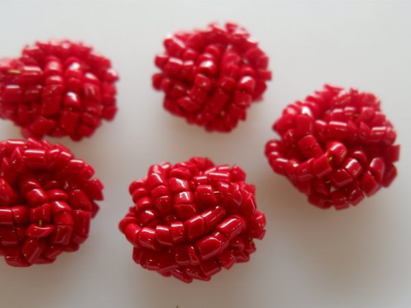 画像1: チェコヴィンテージ　ビーズモチーフ【レッド】2個 (1)