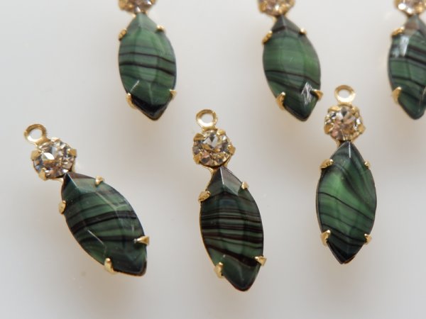 画像2: ドイツヴィンテージ　ラインストーンチャーム【ダブル　グリーン　ファセットナヴェット】15×7 2個 (2)