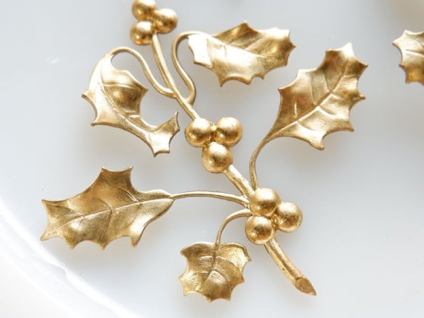 画像3: USA真鍮製　ひいらぎの大きめスタンピング　1個 (3)