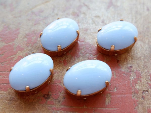 画像3: ドイツヴィンテージ　オペークペールブルー　縫付け用台座10×8　2個 (3)