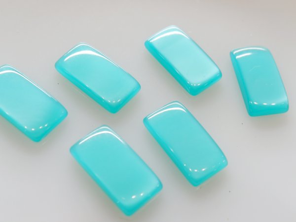 画像2: ヴィンテージルーサイト系カボション・レクタングル【ブライトグリーン 24×12mm】 2個 (2)