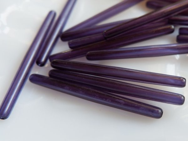 画像2: ヴィンテージ・ルーサイト系　スティックビーズ・半透バイオレット58ミリ　　紫 (2)