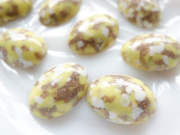 画像2: ドイツヴィンテージのカボション【イエローモザイク】25×18ミリ　2個 (2)