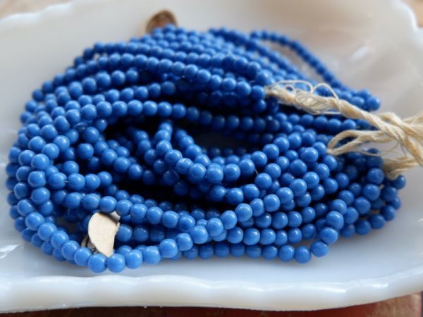 画像2: チェコヴィンテージ・ガラスビーズ【ブルー系4ミリ】　約190個　 (2)