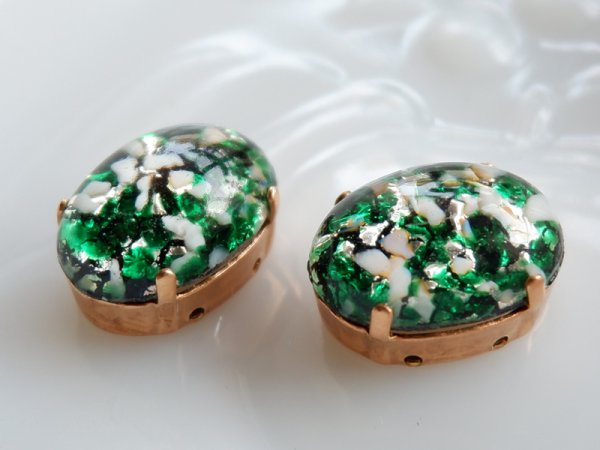 画像2: ジャパンヴィンテージ・チェリーブランド 　ガラスカボション＋縫い付け用台座 黒×緑 18×13mm　2個 (2)