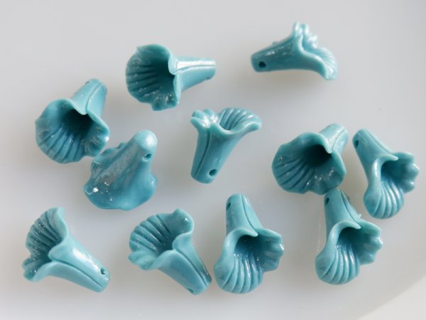 画像2: ドイツヴィンテージ　ターコイズ色のフラワービーズ17ミリ　10個 (2)