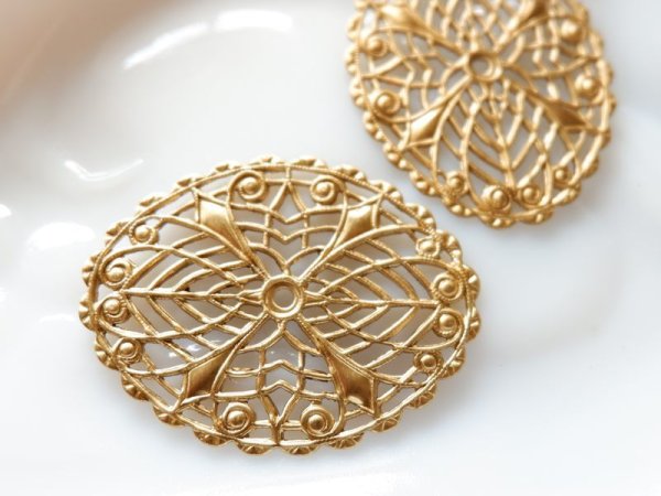 画像2: USA真鍮製 オーバル・フィリグリー【大・フラット】 44ミリ×34ミリ 1個 (2)