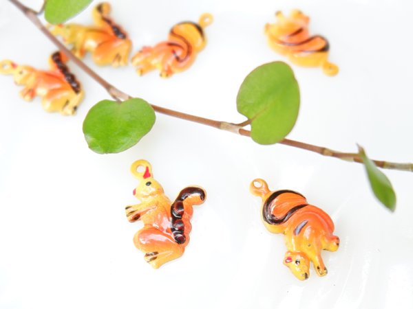 画像2: 在庫限り★ジャパンヴィンテージ・エナメルのリスチャームセット（1ペア） (2)