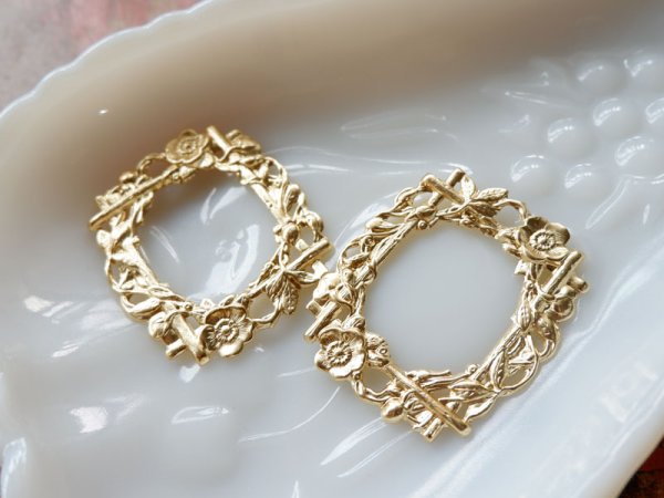 画像3: アメリカ製【メッキあり】 真鍮(ブラス)パーツ・バラ科のリースのフレーム　1個 (3)