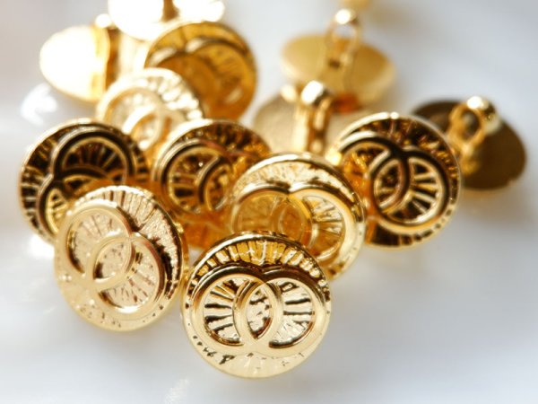 画像2: ヴィンテージのゴールド色ボタン【15.5mm】　4個 (2)