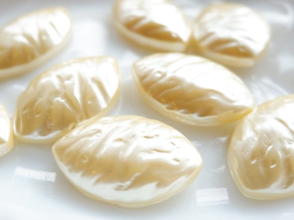 画像3: ジャパンヴィンテージ・パールカボション【リーフシェイプ】　2個 (3)