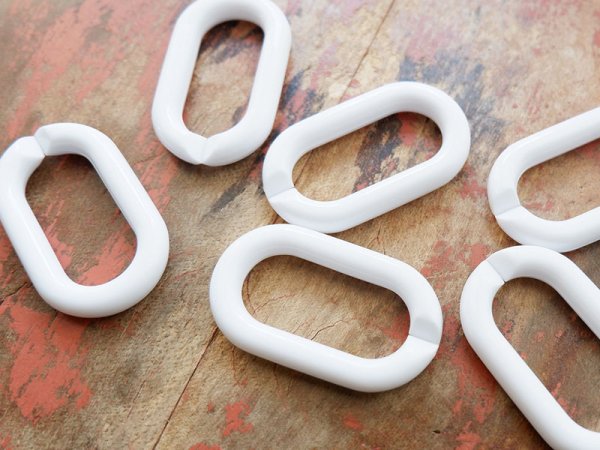 画像3: ドイツヴィンテージの特大アクリルチェーンパーツ【ホワイト48ミリ】 (3)