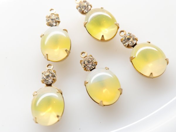 画像2: ドイツヴィンテージ　ラインストーンチャーム【ダブル　乳白イエロー】12×10　2個　　サブリナ (2)