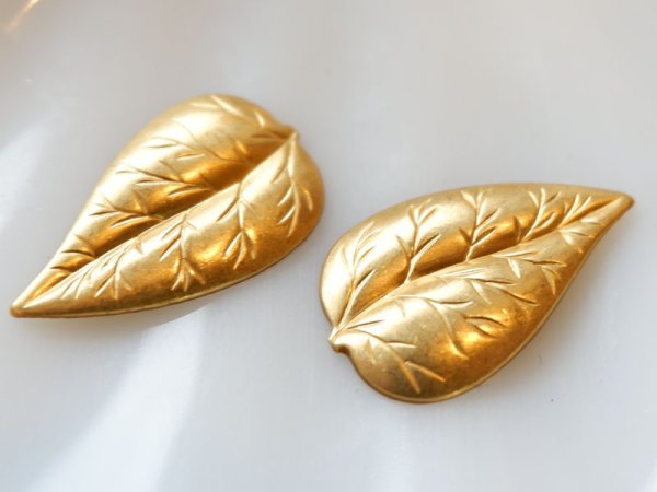 画像2: ヴィンテージUSA真鍮製 　リーフスタンピング（左右）2個 (2)