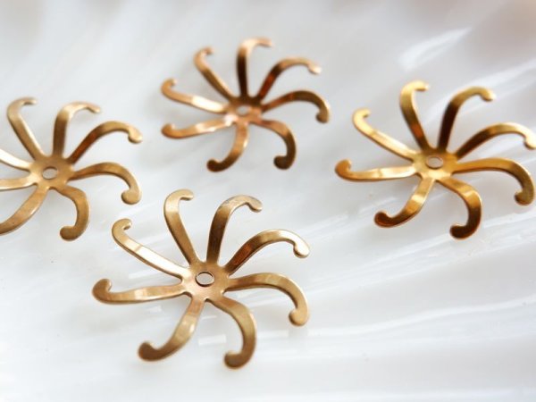 画像2: ヴィンテージのスタッカブルフラワーパーツ　【スクロールB】31ミリ　2個 (2)