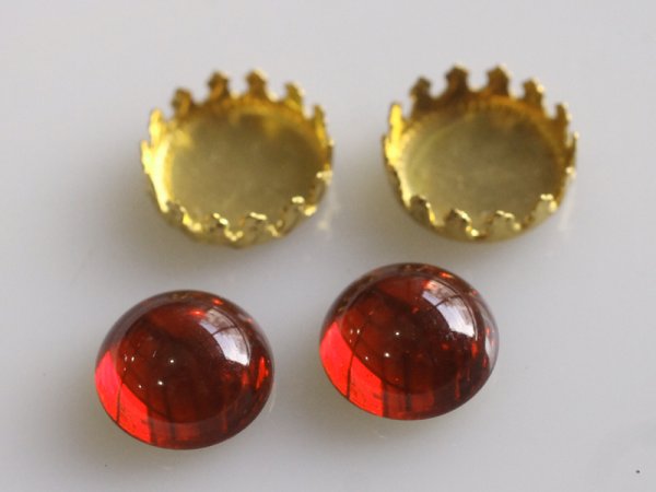 画像2: チェコヴィンテージ　ガラスカボション【ラウンド13ミリ・ルビー　セッティング付き】2粒 (2)