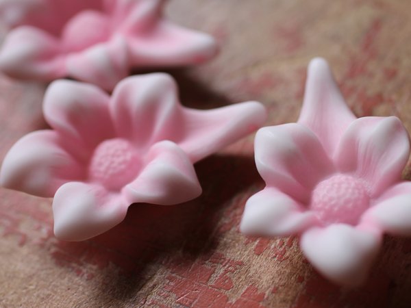 画像3: ドイツヴィンテージ　ルーサイトのぶら下がりフラワービーズ【ピンク】　　 (3)