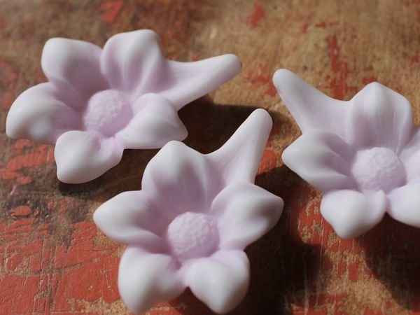 画像5: ドイツヴィンテージ　ルーサイトのぶら下がりフラワービーズ【パープル】　　 (5)