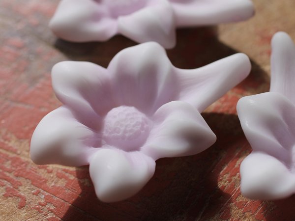 画像3: ドイツヴィンテージ　ルーサイトのぶら下がりフラワービーズ【パープル】　　 (3)