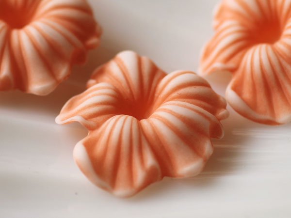 画像3: ドイツヴィンテージ　ルーサイトの後ろ穴フラワービーズ【ピーチ　小】 (3)